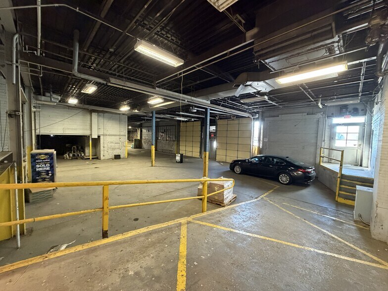 More Photos Of 3299 N 7th St Tfwy, Kansas City Manufacturing For Sale