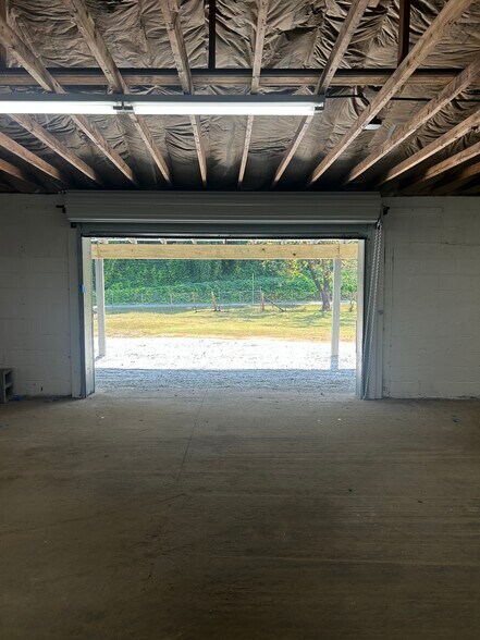 More Photos Of 453 Schmitt Rd, Rossville Warehouse For Lease
