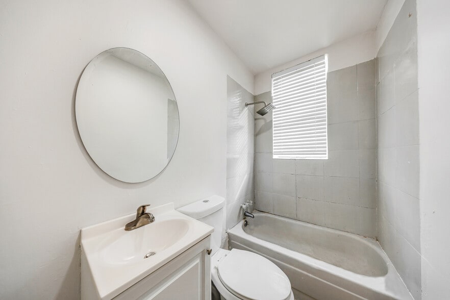 More Photos Of 1648 NW 33rd St, Miami Apartments For Sale