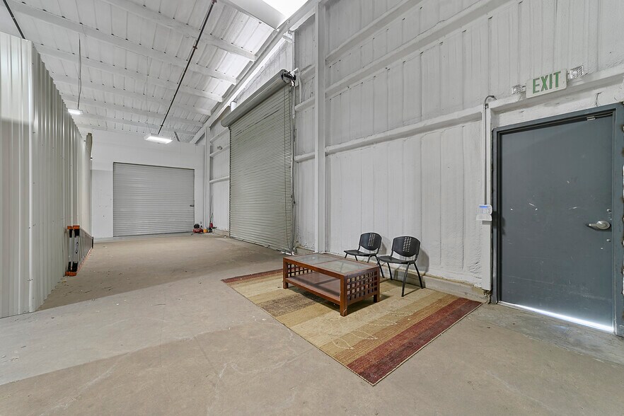 More Photos Of 136 Glass St, Dallas Storefront For Lease