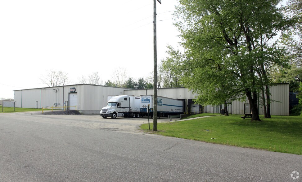 More Photos Of 3705 Manchester Dr, Elkhart Warehouse For Lease