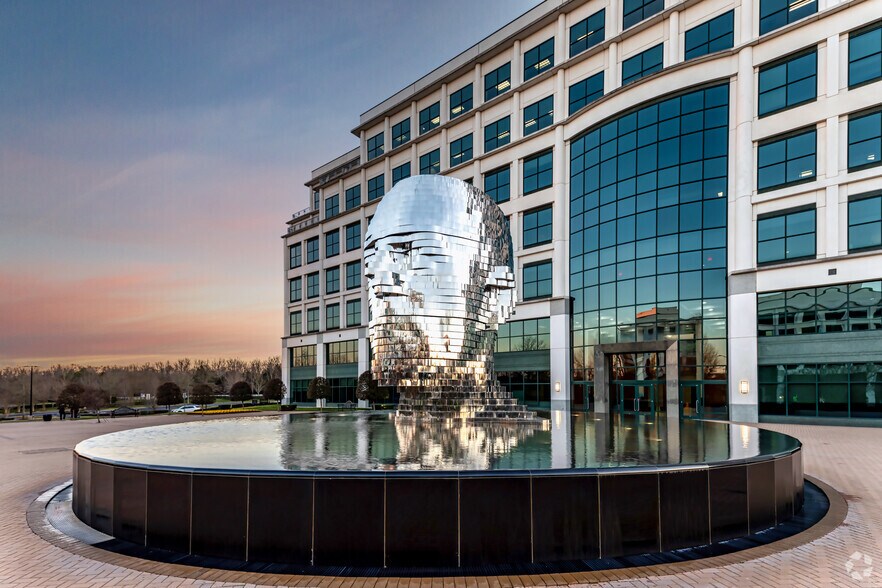 More Photos Of 3701 Arco Corporate Dr, Charlotte Office Residential For Lease