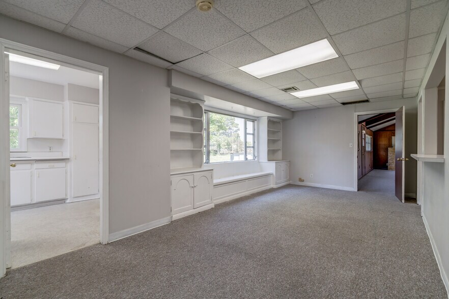 More Photos Of 2600 Arlington St, Ada Office Residential For Sale
