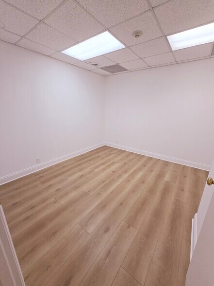 More Photos Of 155-157 E New England Ave, Winter Park Medical For Sale