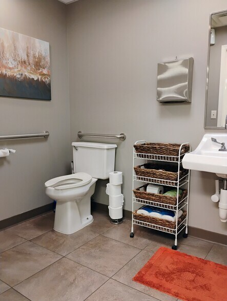 More Photos Of 205 S Liberty St, Harrisonburg General Retail For Lease