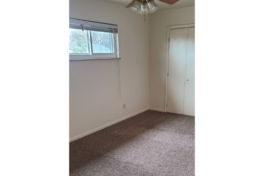 More Photos Of 2701-2709 Washington ave, Evansville Office For Sale