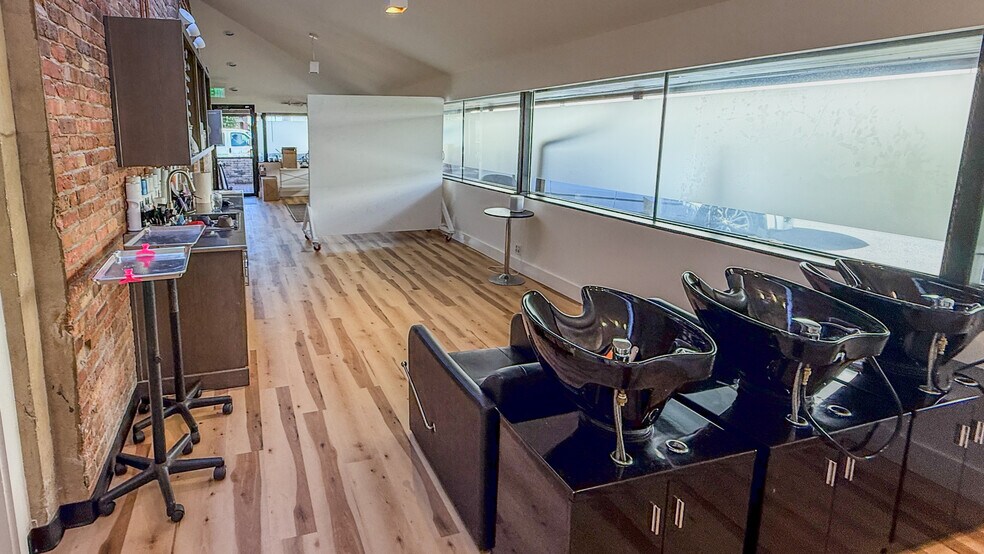 More Photos Of 7-15 W Main Street, Pensacola General Retail For Sale