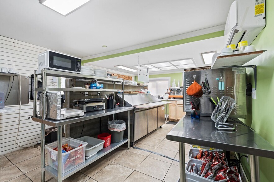 More Photos Of 808 Bypass Rd, Winchester Freestanding For Sale