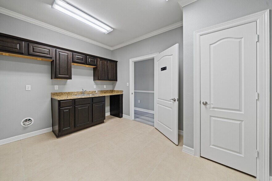 More Photos Of 4502 Riverstone Blvd, Missouri City Medical For Lease