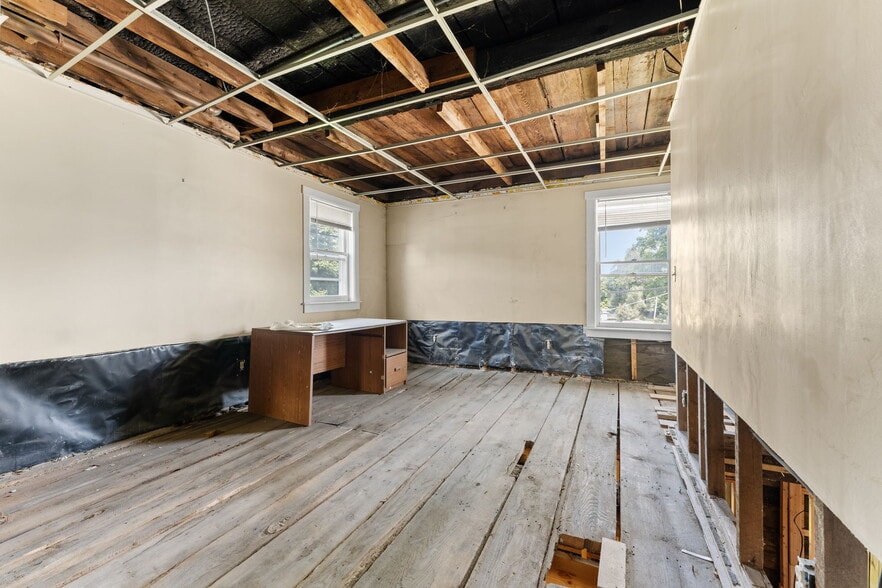 More Photos Of 18 Central St, Brookfield Office Residential For Sale