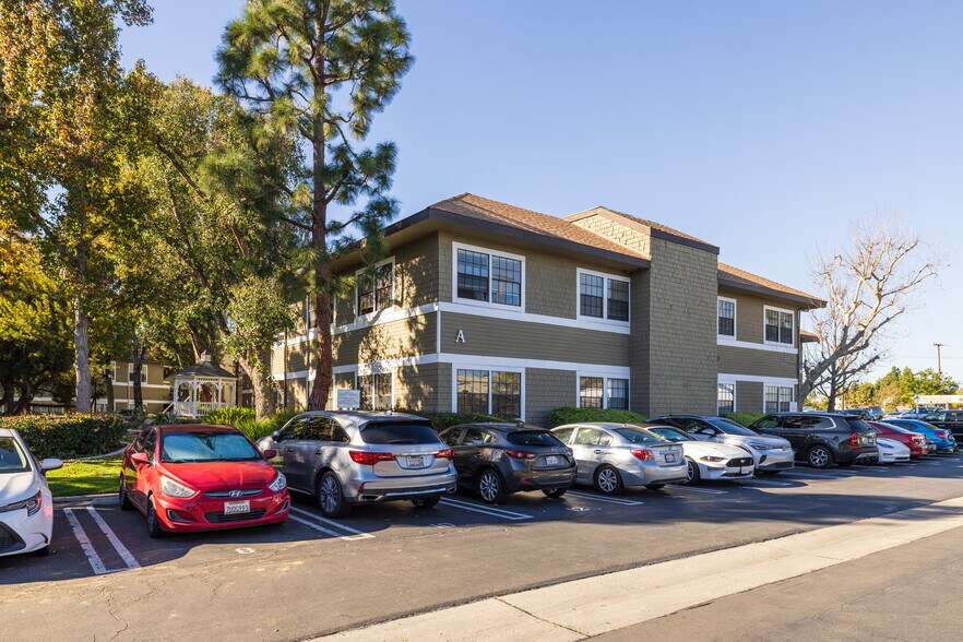 More Photos Of 2900 Bristol St, Costa Mesa Office For Sale