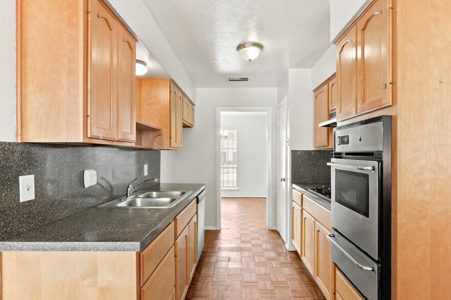 More Photos Of 215 Jasanda Way, Mesquite Specialty For Sale