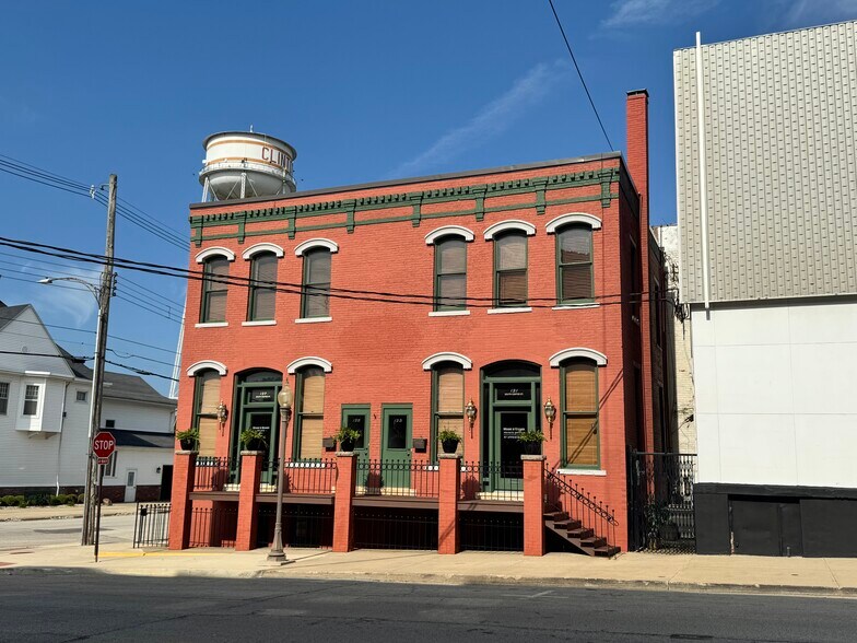 Primary Photo Of 121 S Center St, Clinton Office For Sale