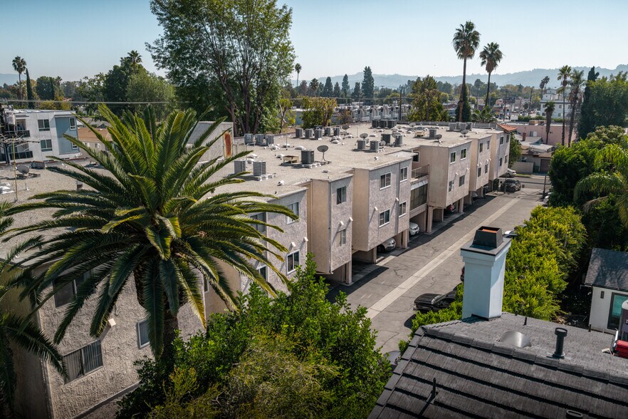 More Photos Of 6121 Woodman Ave, Van Nuys Apartments For Sale