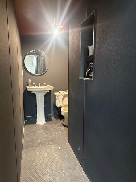 More Photos Of 521 47th Rd, Long Island City Warehouse For Lease