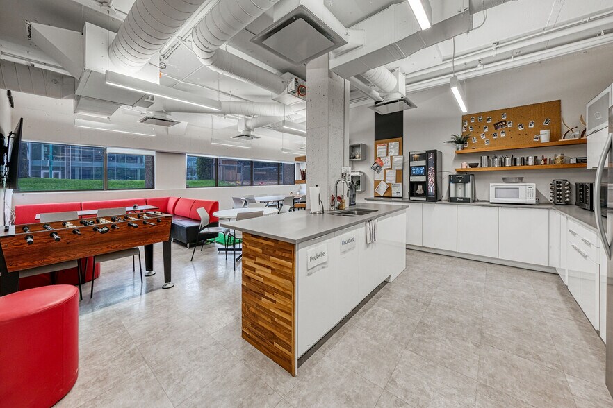 More Photos Of 1000 Rte De L'eglise, Québec Office For Lease