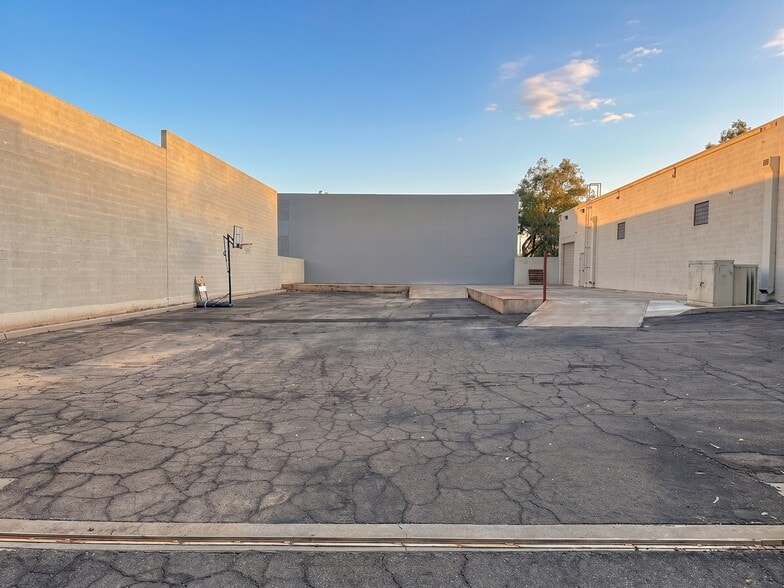More Photos Of 701 N Golden Key St, Gilbert Manufacturing For Sale