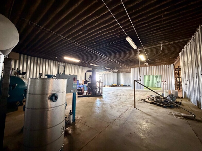 More Photos Of 4303 E 39th St, Kearney Warehouse For Sale