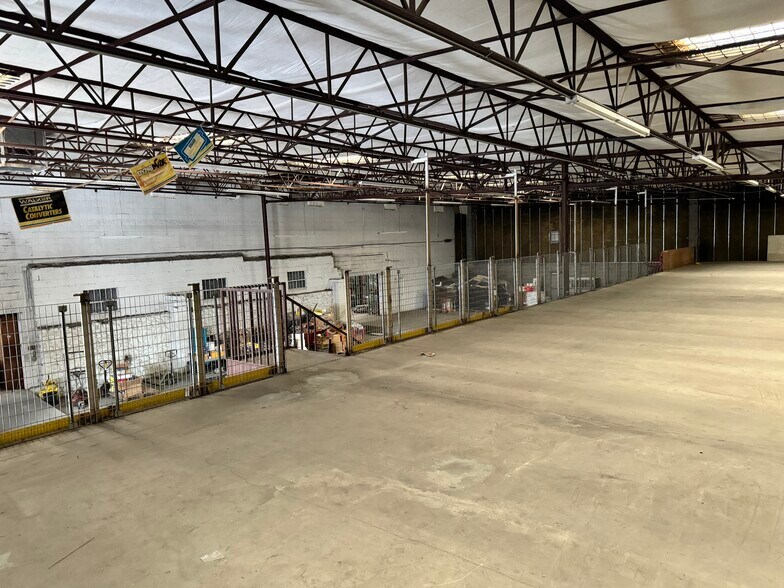 More Photos Of 2401 Alameda Ave, El Paso Showroom For Sale