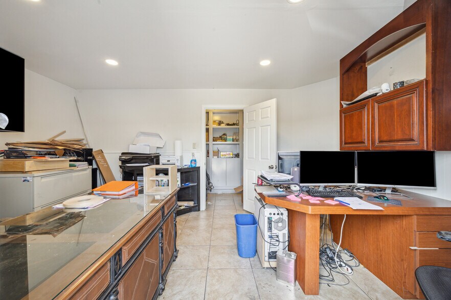 More Photos Of 5641 Wayside Dr, Houston Manufacturing For Sale