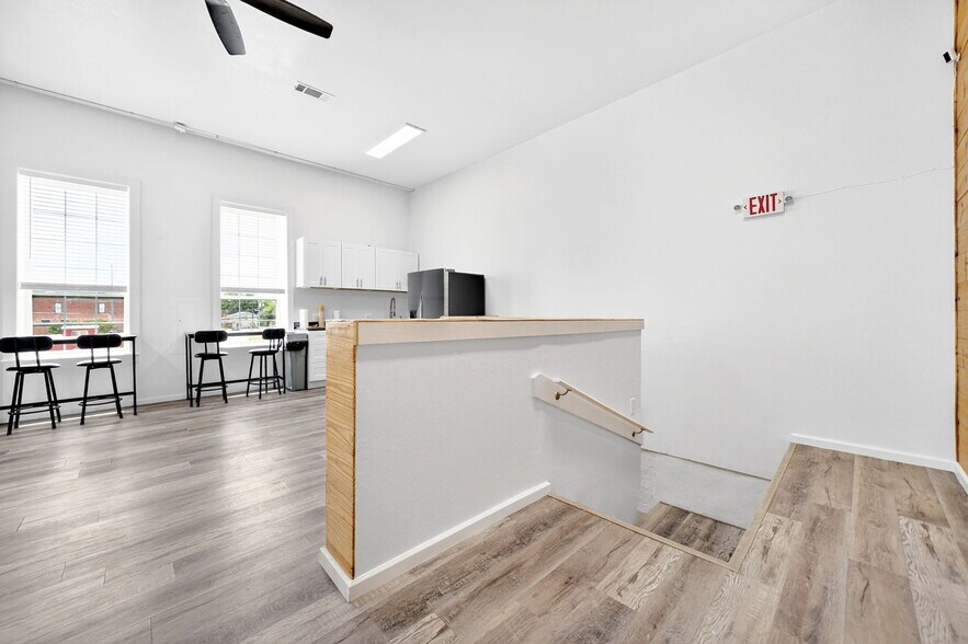 More Photos Of 201 N Bois D Arc St, Forney Storefront For Sale