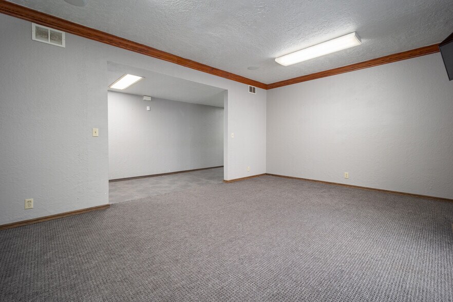 More Photos Of 1108 N Washington St, Weatherford Medical For Sale
