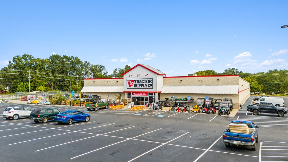 More Photos Of 391 N Main St, Woodruff Freestanding For Sale