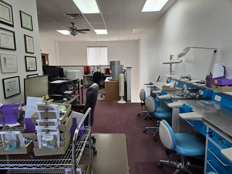 More Photos Of 900 Parker Pl, Schererville Office For Sale