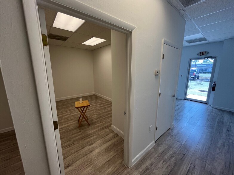 More Photos Of 735 NE 19TH Pl, North Fort Myers Warehouse For Lease