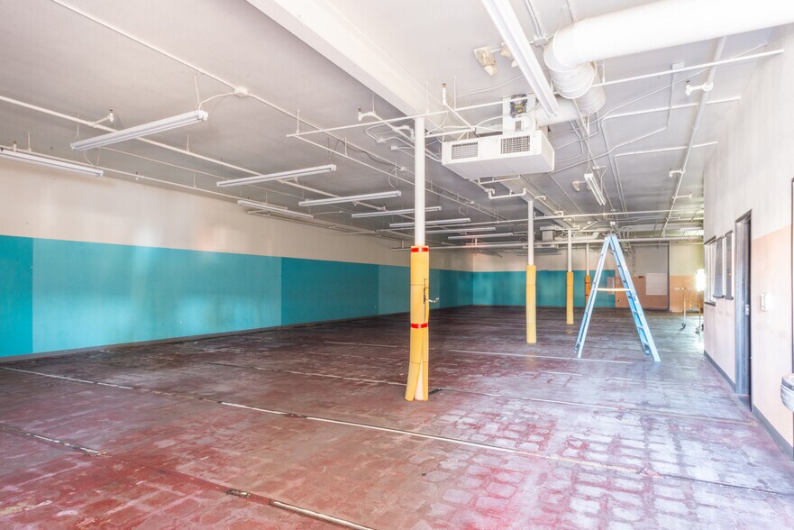 More Photos Of 3060 S Highland Dr, Las Vegas Manufacturing For Lease