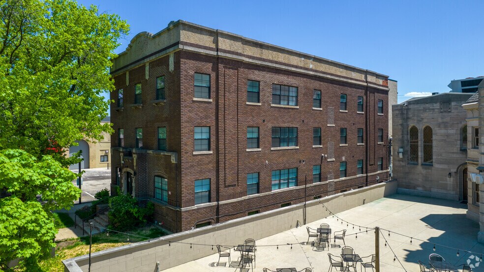 More Photos Of 595 E Broad St, Columbus Apartments For Sale