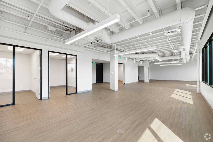 More Photos Of 5973 Avenida Encinas, Carlsbad Office For Lease