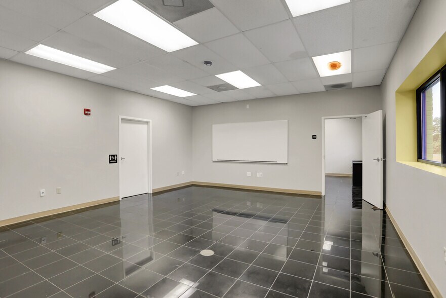 More Photos Of 1299 E Mclemore Ave, Memphis Schools For Sale