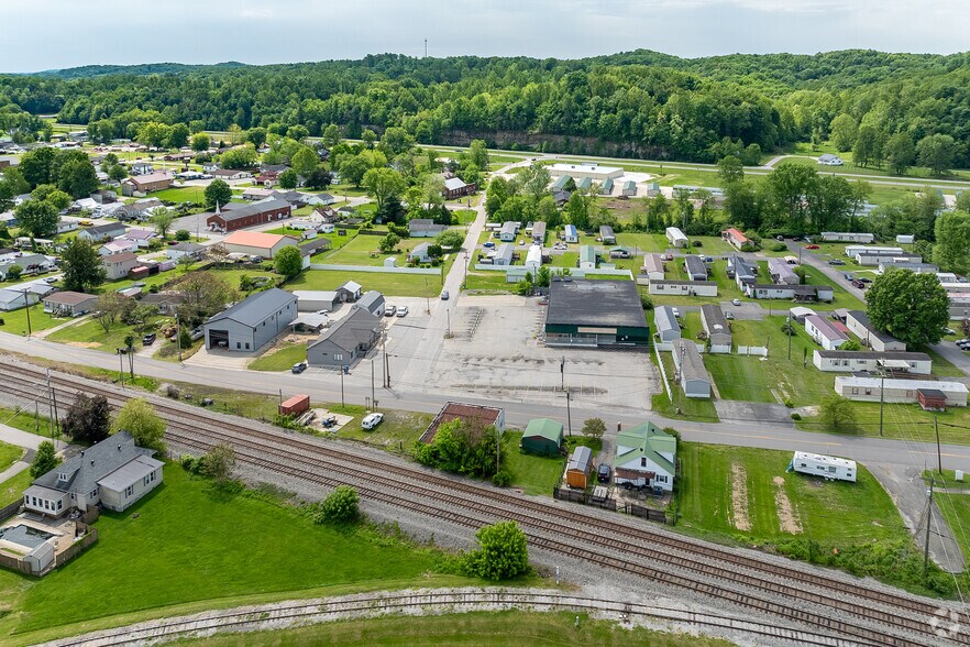 More Photos Of 412 Wurtland Ave, Greenup Freestanding For Lease