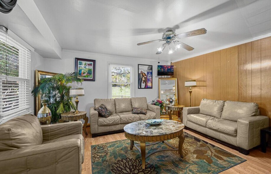 More Photos Of 17604 Washington Grove Ln, Gaithersburg Specialty For Sale