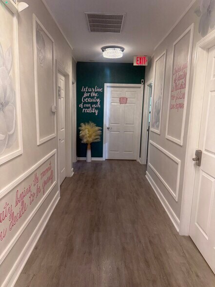 More Photos Of 5807 Argerian Dr, Wesley Chapel Office For Lease
