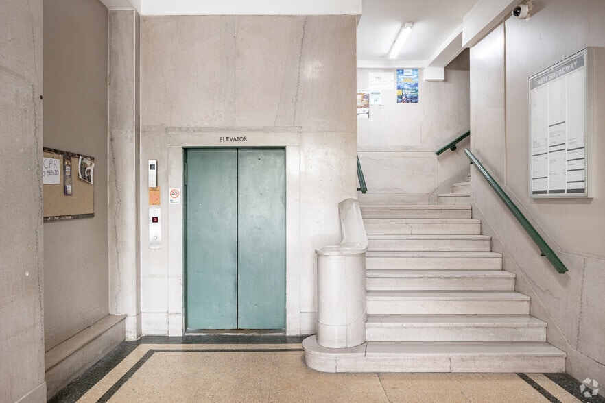 More Photos Of 4554 N Broadway, Chicago Office For Sale