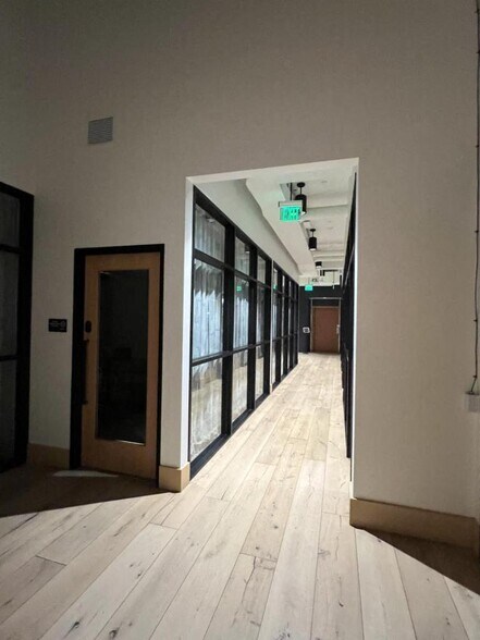 More Photos Of 5211 W Adams Blvd, Los Angeles Storefront Retail Office For Lease