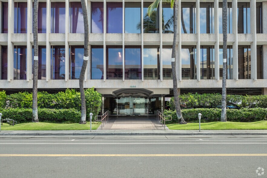 More Photos Of 1060 Young St, Honolulu Medical For Lease