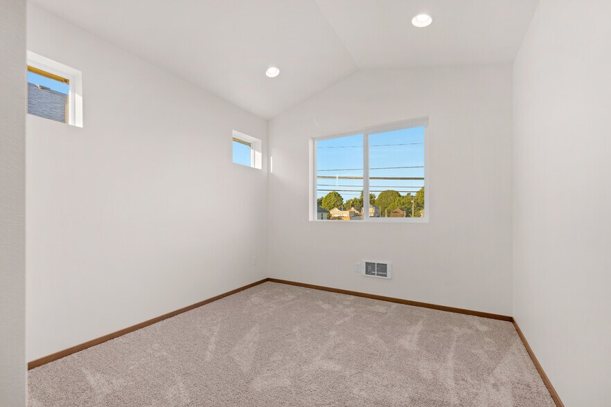 More Photos Of 1925 Lombard Ave, Everett Multifamily For Sale