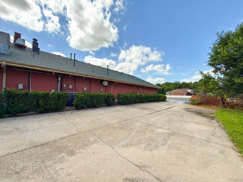 More Photos Of 840 E US Highway 60, Monett General Retail For Sale