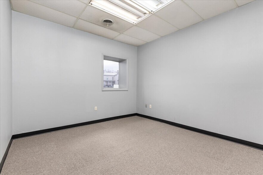 More Photos Of 11 Water St, Front Royal Loft Creative Space For Lease