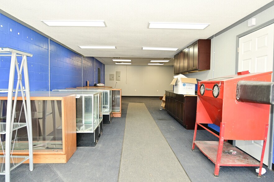 More Photos Of 4978 W Smith Valley Rd, Greenwood Service For Sale