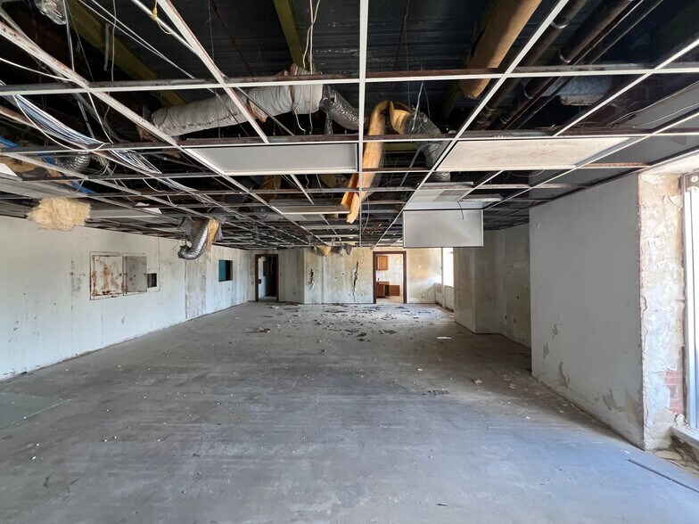 More Photos Of 100 N Main St, Corsicana Office Residential For Sale