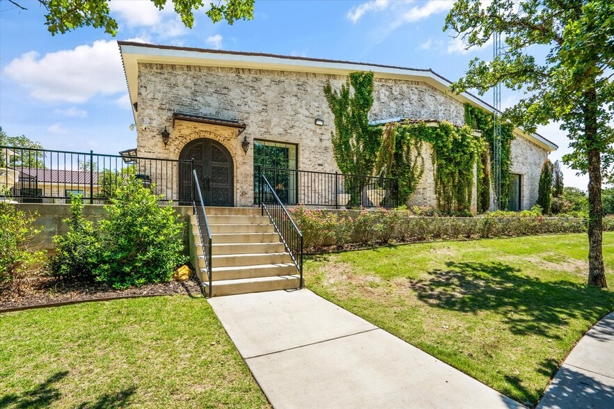 More Photos Of 7700 Glen Rose Hwy, Granbury Lodge Meeting Hall For Sale