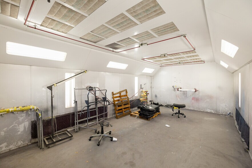 More Photos Of 11209 W Kellogg, Wichita Auto Dealership For Sale