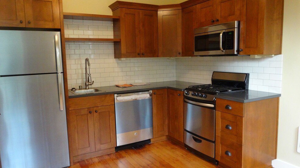 More Photos Of 1733-1737 SE Morrison St, Portland Apartments For Lease