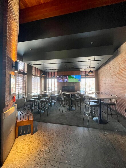 More Photos Of 7401 E 1st Ave, Denver Bar For Sale
