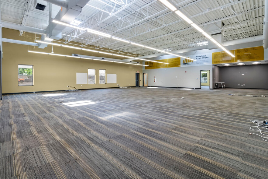 More Photos Of 8720 Robbins Rd, Indianapolis Warehouse For Sale