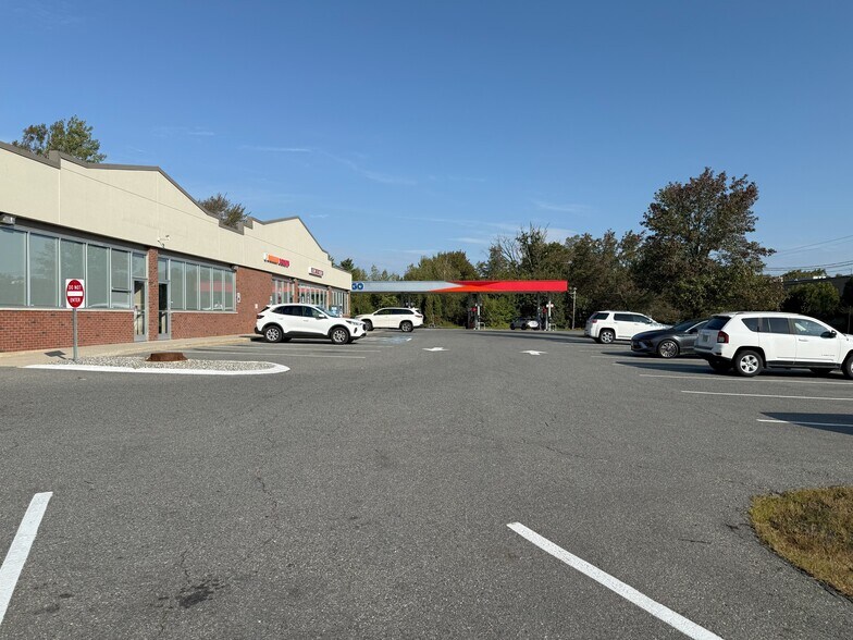 More Photos Of 304 Sandown Rd, East Hampstead Convenience Store For Lease